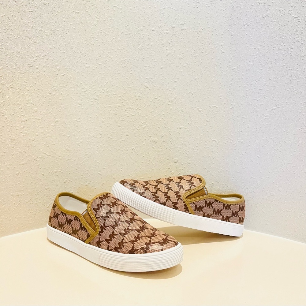 Michael Kors Keaton Women’s/Junior Signature Beige Brown Sneakers Sz W 7 J 5 NEW